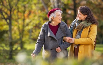 femmes souriantes satisfaites de leur mutuelle santé 